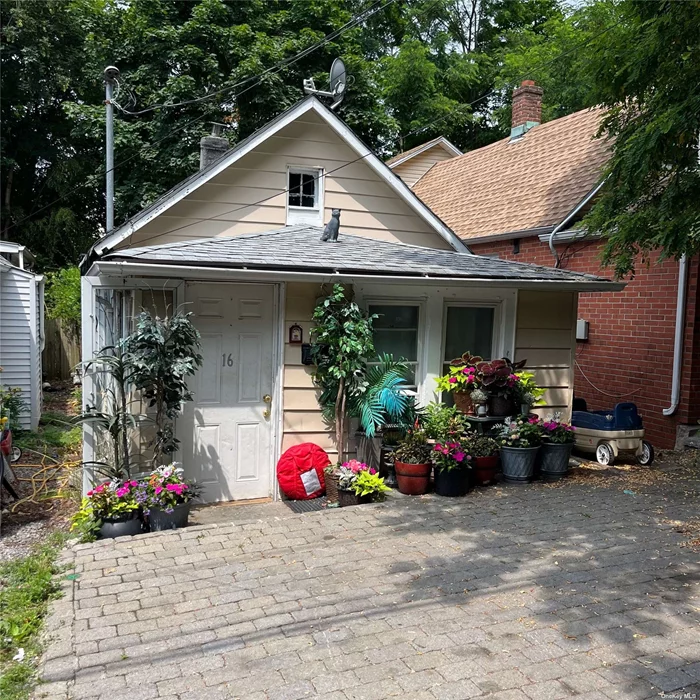 1 BR, 1 Bath Bungalow set on quiet street near Mill Pond. Currently Tenant occupied with month to month lease. Investment opportunity or starter home.