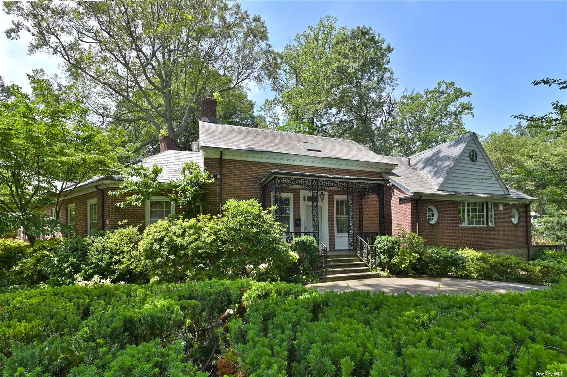 Elegant Brick Sprawling Farm Ranch Home On Lush 1/2 Acre With Circular Driveway In most desirable University Gardens, A Private Community Within Great Neck. Easy Commute To NYC. 5 Min to Bus N20 which goes to Flushing, and 18 Min to LIRR Great Neck Station. HOA$1388