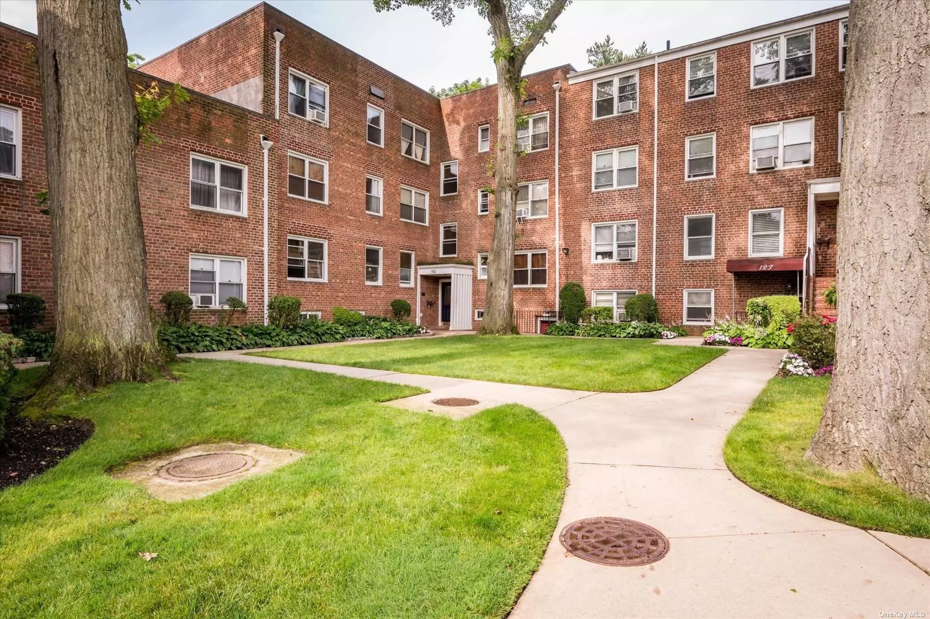 Welcome To This Beautifully Maintained 2 Bedroom Unit At Roslyn Gardens. Featuring A Large Foyer W/2 Closets, 2 Oversized Bedrooms, Living Room With A Picture Window, Plenty Of Natural Light. Spacious Dining Area, Kitchen With Stainless Steel Appliances. Large Master Bedroom, Secondary Bedroom And Full Bath. One Of The Largest Units In The Complex, Nestled In A Beautifully Landscaped Courtyard. Great Location Near RR, Bus, Highways Shopping And Restaurants. Monthly Maintenance Covers, Heat, Hot Water, Water, Sewer, Snow Removal, Landscaping, Garbage Pick Up And Taxes!!