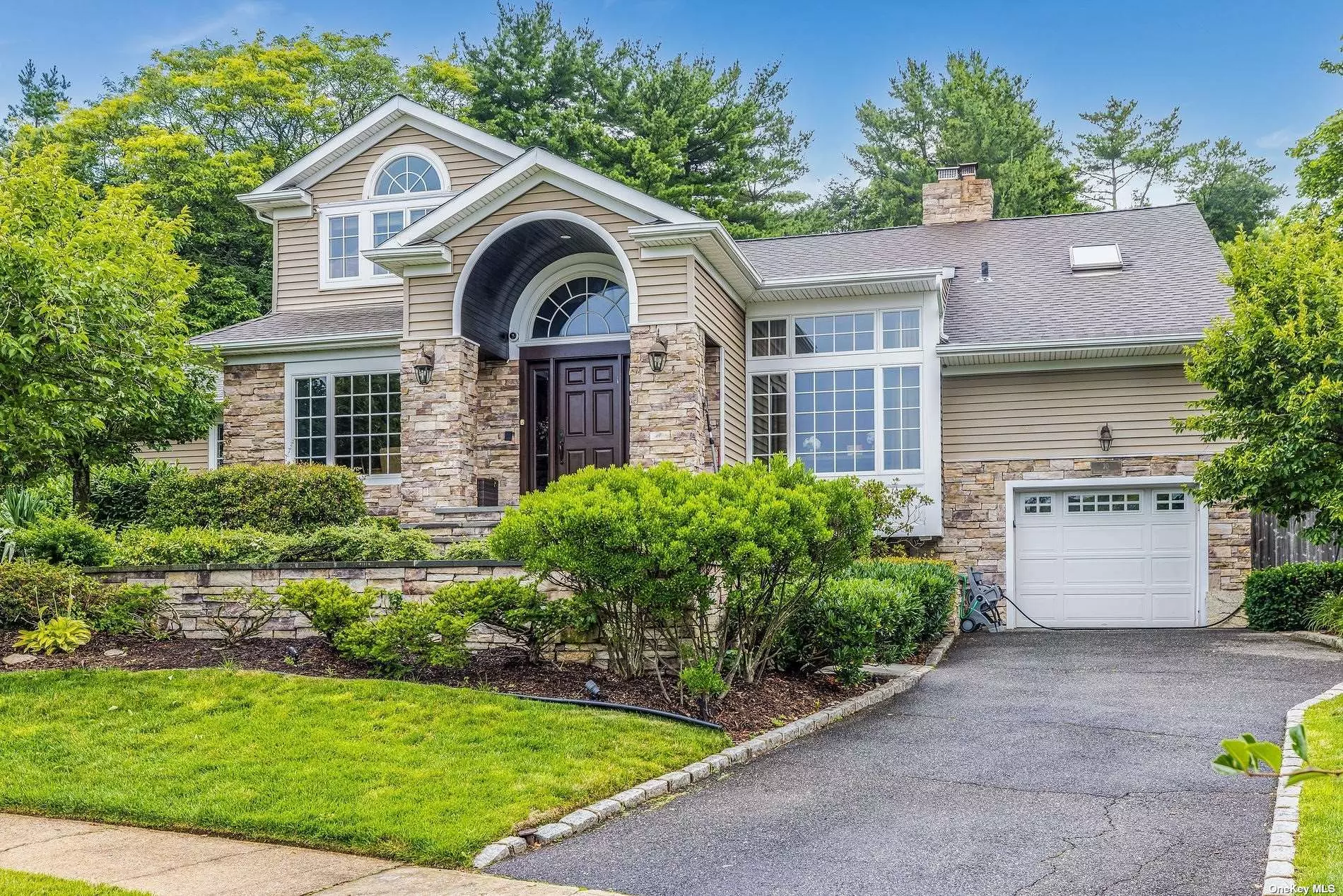BIGGER & BETTER is always the BEST! Delightful custom-built front-to-back split in the BEST location that&rsquo;s easily accessible to Jericho Schools, Library, Jericho Mall, LIRR, all Transpotations. This colonial has 5 bedrooms and 3 full bath, great for big families.