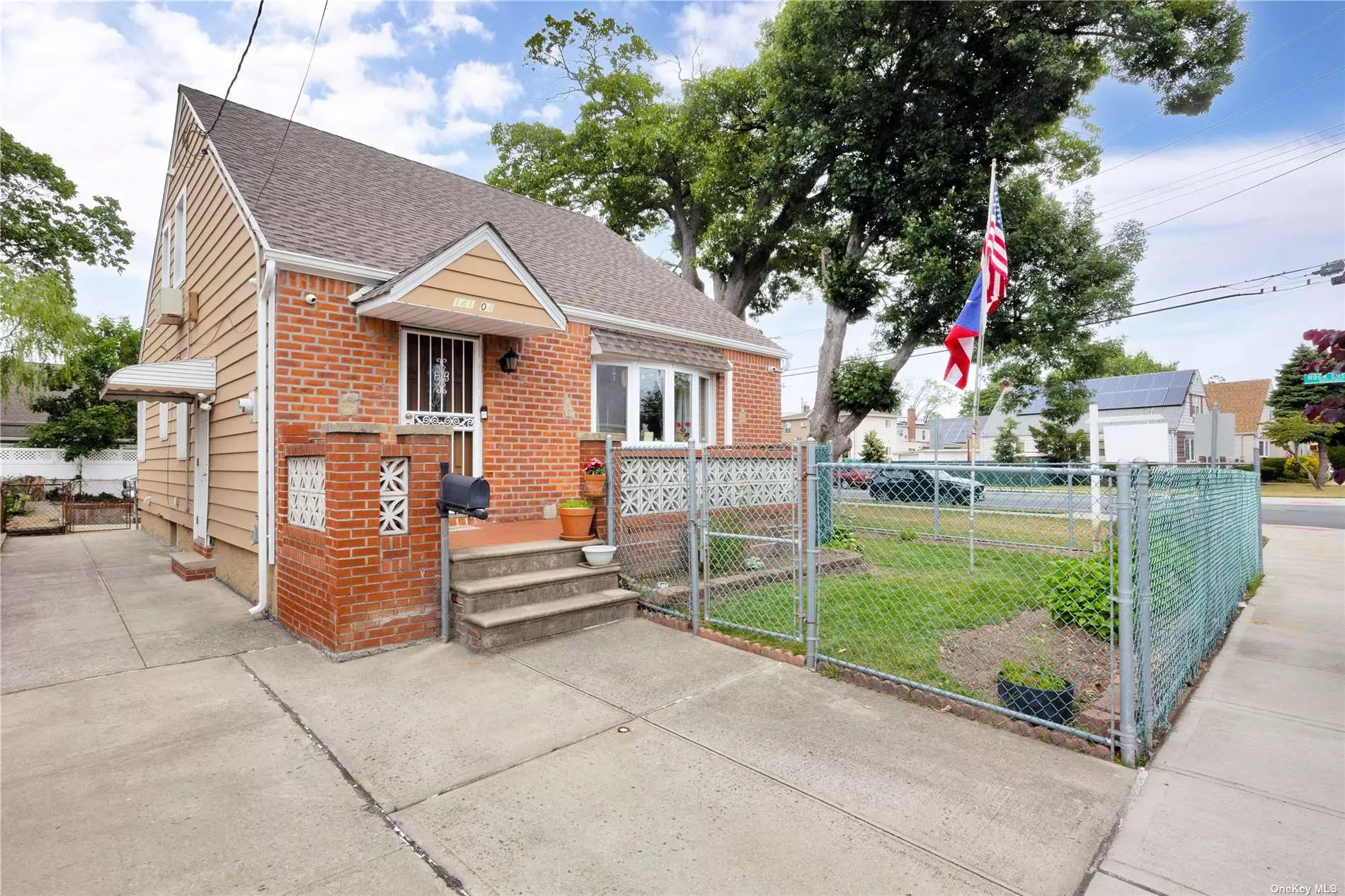 Spacious 1 Family, 4 Bedrooms, 3 Full Bath, Finished Basement and Attic. Ample parking with a spacious yard. Excellent corner property. Close to LIRR, Buses, Green Acres Mall, JFK Airport, etc. Excellent Investment Opportunity!