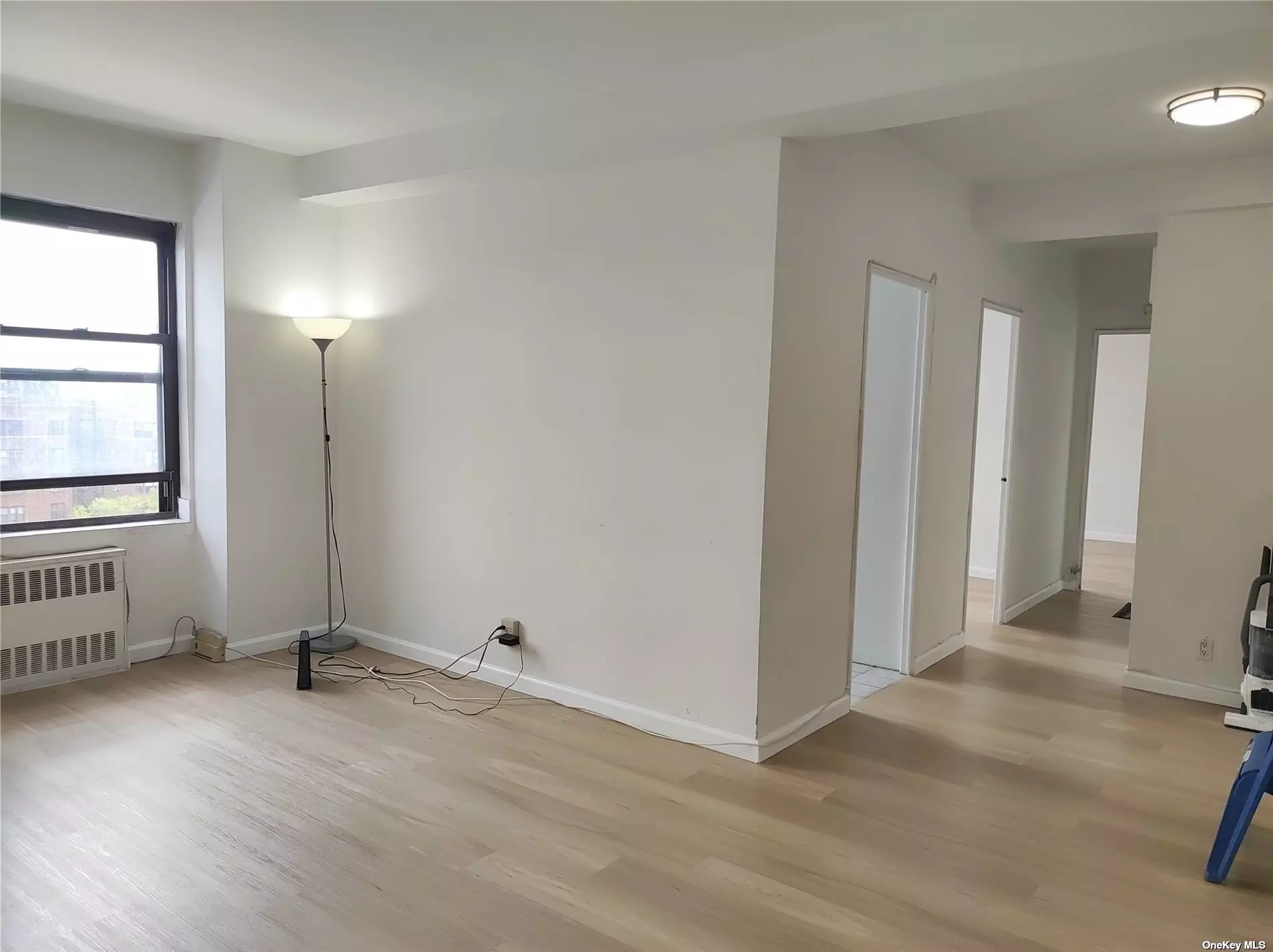 A sunny bright Jr4 (2Br) on 7th floor in a great LOCATION! *Gorgeous new floor *All utilities included, 5 big closets, south exposures *Fireproof building, no fire escape ladders, 24h security cameras *Parking available, waitlisted *Steps to 67 Ave station and bus stop I *Close to 24hrs CVS and convenient stores *Near to schools, gym, malls and shops