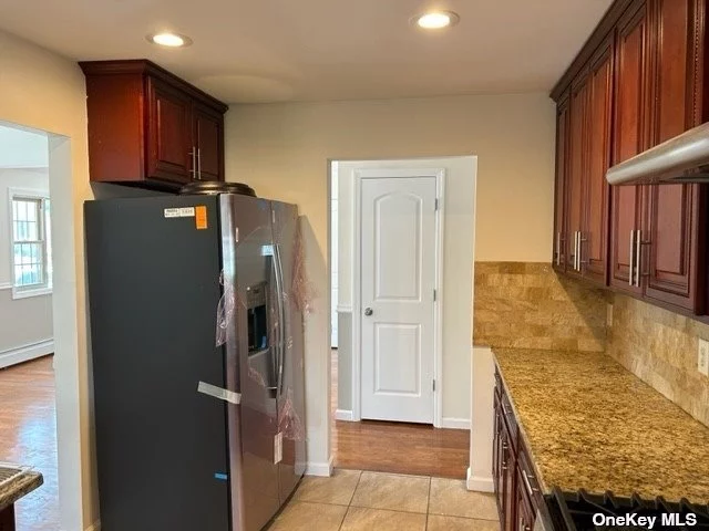 1st Floor Apartment located in Rosedale comprises with Living/Dining Room Combo, Eat-In-Kitchen, Master Bedroom W/ F Bath, 3 Additional Bedrooms, And Full Bath. Close To Public Transportation