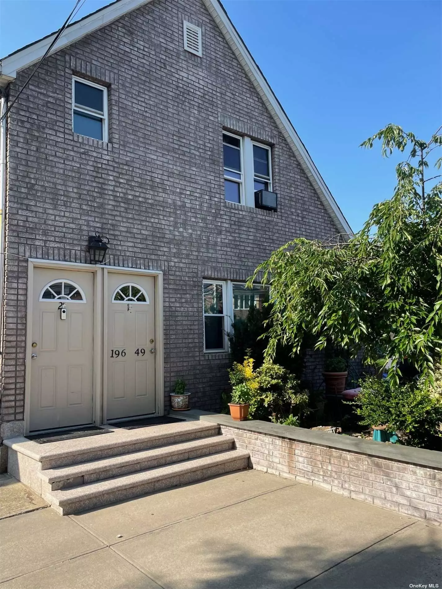 Updated huge 4700 interior sqf detached 4 family near Auburndale Train. near Northern and Francis Lewis Blvd.  yearly income is over $120, 000. 4 car driveway. New brick exterior and new roof, new windows. One of the unit is brand new. Well maintained property. Southern exposure..