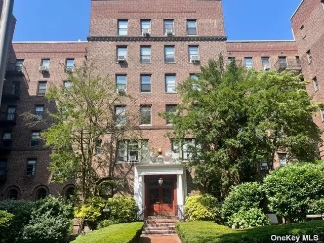 Lovely apt with hardwood floors, high ceilings, tons of closet space. Totally sep. kitchen with window, tons of cabinets, dining space. Walk in Closets, Full bathroom, Huge living room and bedroom space. Great location walking distance to E, F train, shops, Forest Park.
