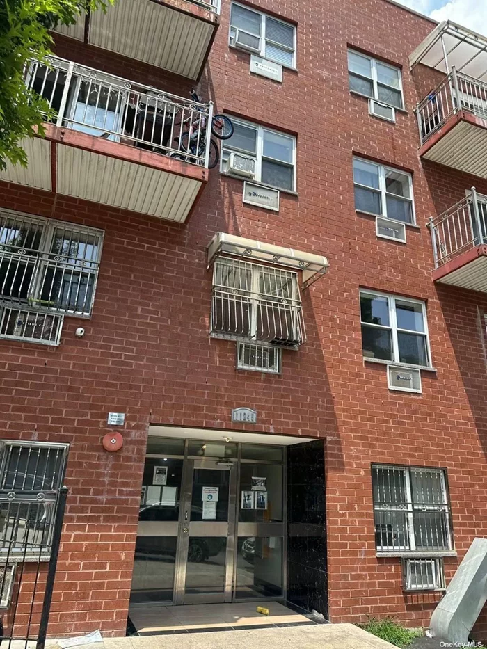 Beautiful One bedroom with One full bath Condo located at the heart of Corona. Spacious Bedroom, Living room/dinning room with a study room which could be the second bedroom. Super convenient location, walking to Citified, 7 train, buses, schools, parks and stores etc. THE UNIT IS IN GREAT CONDITION. parking spot is available to rent.MUST SEE!!!Wont Last!!!