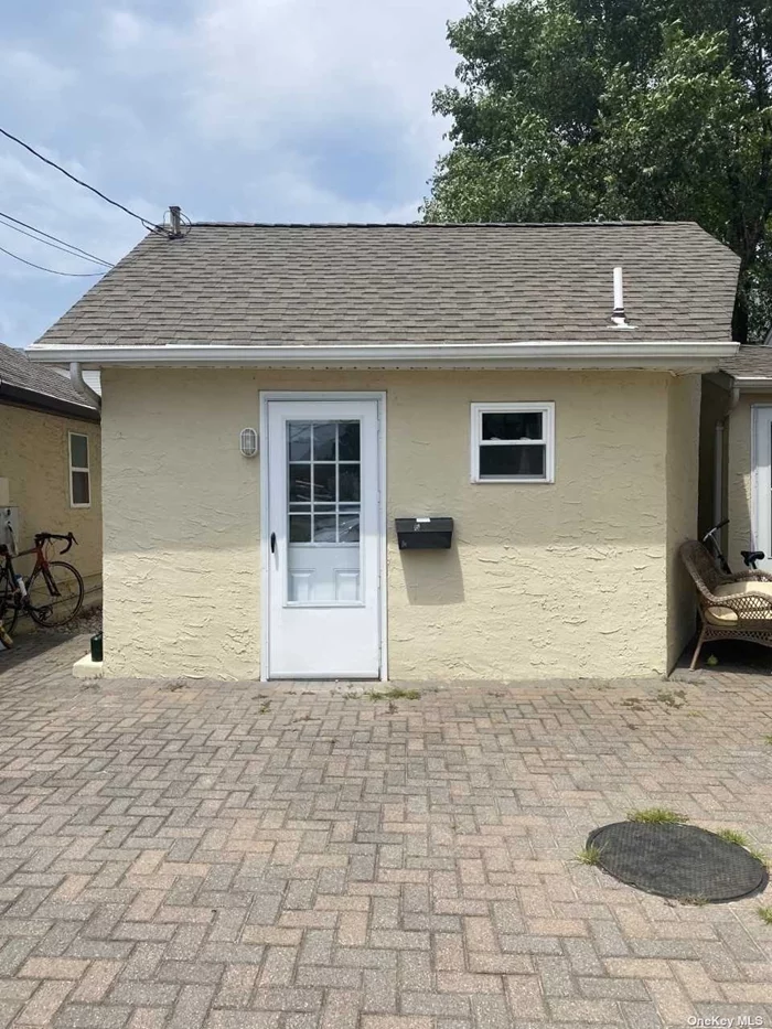 Cozy and freshly painted 1 bed 1 bath private bungalow available for rent in Bayville! Enjoy north shore living close to the beach, restaurants, marinas, and shops! Pet friendly and available immediately. Utilites separate.