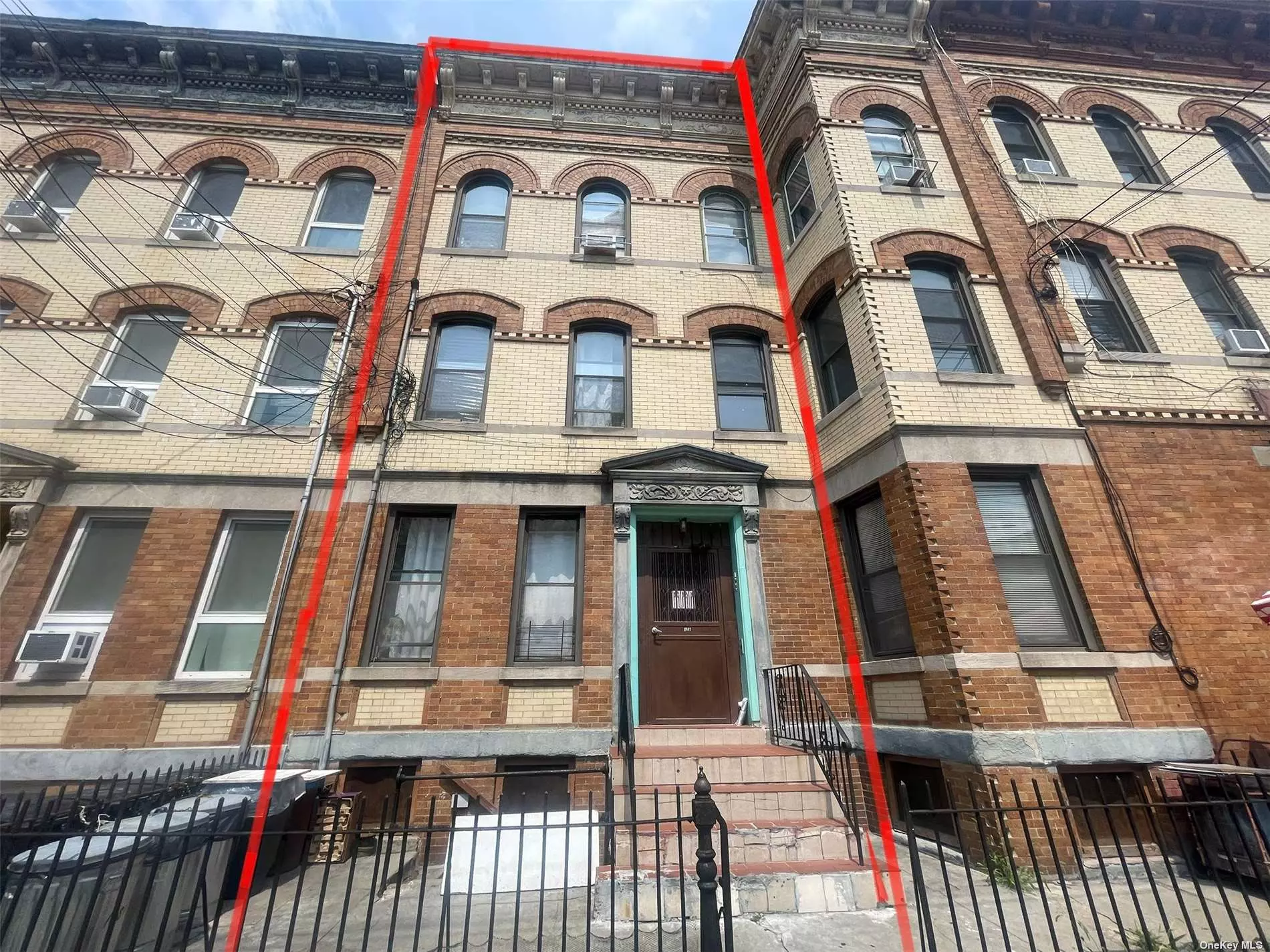 Large 6 family rent stabilized building in the prime location of Ridgewood, delivering 4 apts vacant. All tenants pay rent on time. Rent registered to DHCR every year.