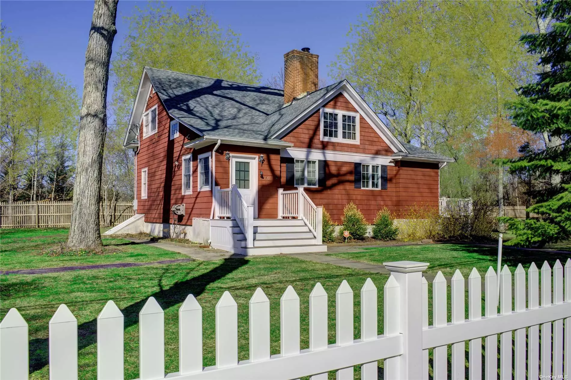 Southold North Fork - Historic Main Bayview schoolhouse converted to country residence. Available for 2 week stay (July 30-August 13) all inclusive, $5500, BOOK NOW! Or, winter rental, September 15, 2023 - June 15, 2024 $4200 per mo plus utilities, etc Country residence features 5 bedrooms in historic Main Bayview Schoolhouse converted to residence - sleeps max 10 people. Pet friendly. Equidistant to Cedar Beach and Goose Creek Beach. Moments to village of Southold, North Fork wine trail, area shops and top tier restaurants. An ideal vacation destination OR winter residence. Private fenced yard. Living room features woodstove. Finished lower level offers playspace or make it a home office.