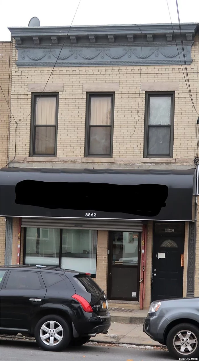 Mixed Use Property 1 Commercial Unit -1800SF and 1 Residential unit. Great Property for Investment or Owner. Large commercial space for Multiple Business options.