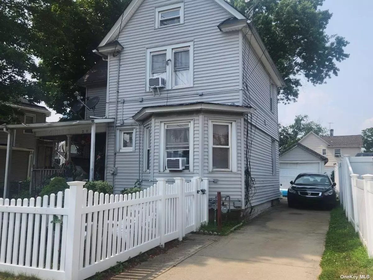Perfect for an investor or end user! Good bones, with some TLC you can turn this into a stunning colonial. Make this your next flip or investment property!