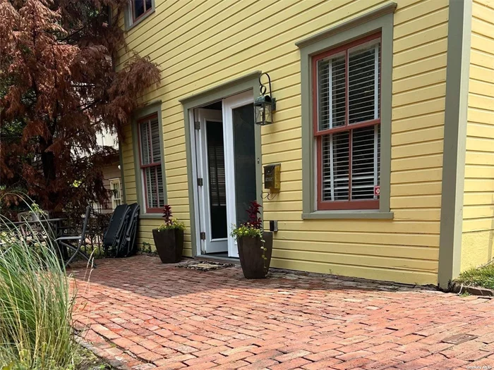 One of a kind, wonderful, 2 bedroom apt in the heart of Roslyn village. Private separate entrance, open floor plan.2 bedrooms, I full bath w/ shower. Washer Dryer. Granite Eat in kitchen. CAC, Gas heat.beautiful wood floors. .2 parking spaces. fenced-in, charming brick patio. Roslyn schools.