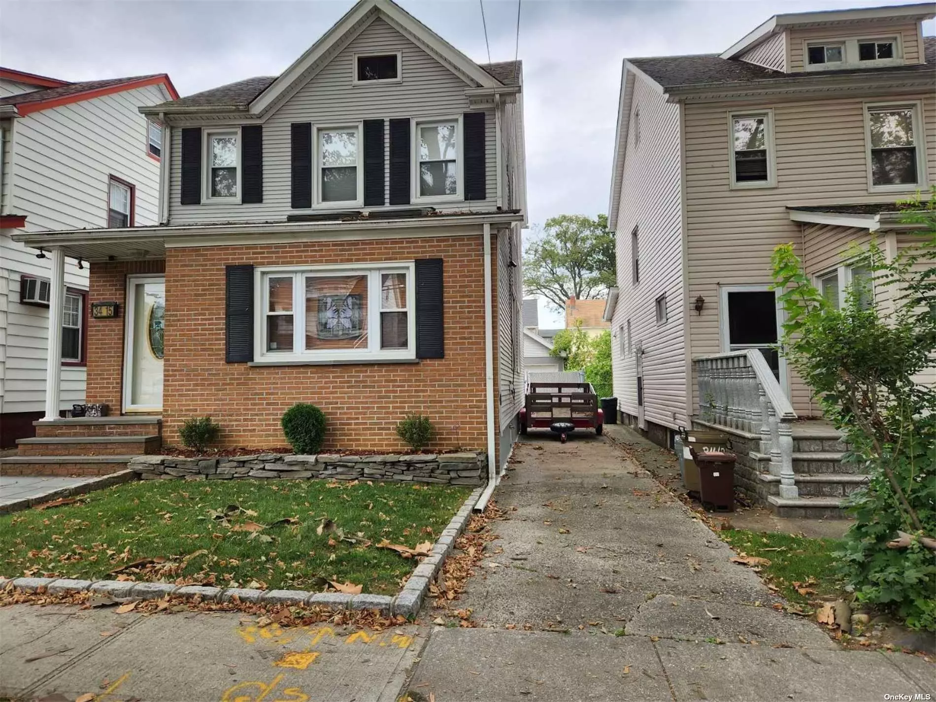 Prime location in Bayside in school district 26; easy access to highway; walk to stores & shops; well maintained colonial, featuring 3BR, 2Bth, private driveway & 1.5 garage updated; house in move-in conditions; must see to appreciate. Prime location in Bayside, 26 school district.