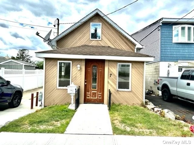 Nestled In a Serene Natural Setting, This Charming 2 Bedroom Bungalow Rests by a Peaceful Canal, Offering a timeless rustic retreat. Its Classic design, wooden beams, create a cozy interior. embrace a peaceful canal side lifestyle in this charming bungalow.