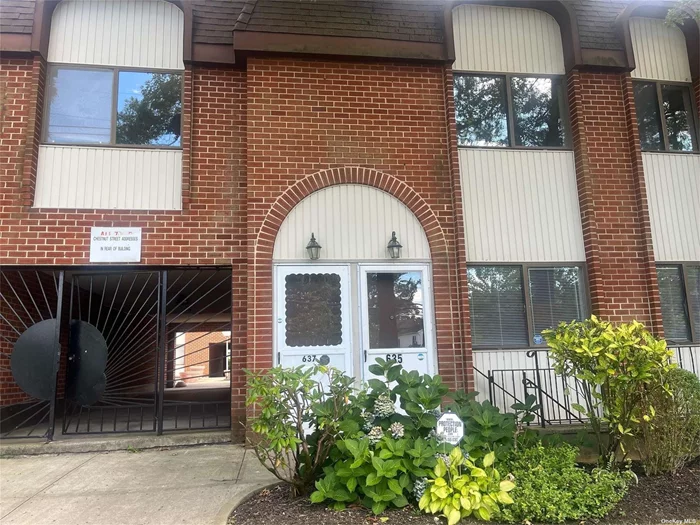 Move Right In 3 Bedroom, 2 Bathrooms, Washer/Dryer, U/G Parking $95 Monthly, CAC, Updated APT on the 2nd Floor. Minutes from shopping, Railroad, Park & Houses of Worship..