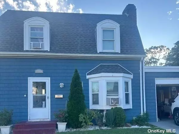 Recently renovated 3 Bedroom 2 bath Colonial home in Baldwin with Hardwood floors throughout. Kitchen, dining room and a wood burning fireplace in the living room. Partial finished Basement with spacious backyard with an above ground pool. Close to All.