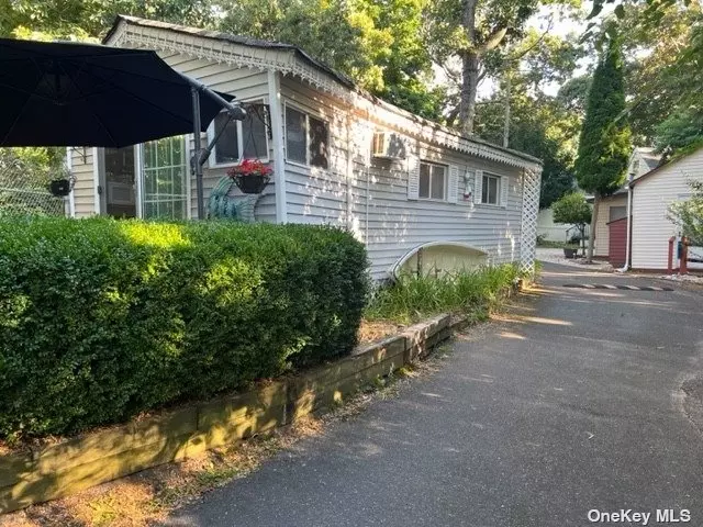 2 bedroom 1 bath cottage with water view , and beach rights. This cottage has room to expand..Seasonal Community April 15th - October 15th.. Electric heat, air conditioner, sewers, and city water.