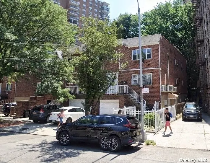 Zoning R7-1 ! Location ! Location ! 5 mins walking to #1 subway station ! Very Easy to rent ! Recently Renovated ! Building Size 22.33 ft x 50 ft ! Lot Size 27.25 ft x 115 ft ! (COULD sell together with the neighbor 3846B Bailey Ave )