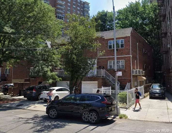 Zoning R7-1 ! Location ! Location ! 5 mins walking to #1 subway station ! Very Easy to rent ! Recently Renovated ! Building Size 22.33 ft x 50 ft ! Lot Size 27.25 ft x 115 ft ! (COULD sell together with the neighbor 3846A Bailey Ave )
