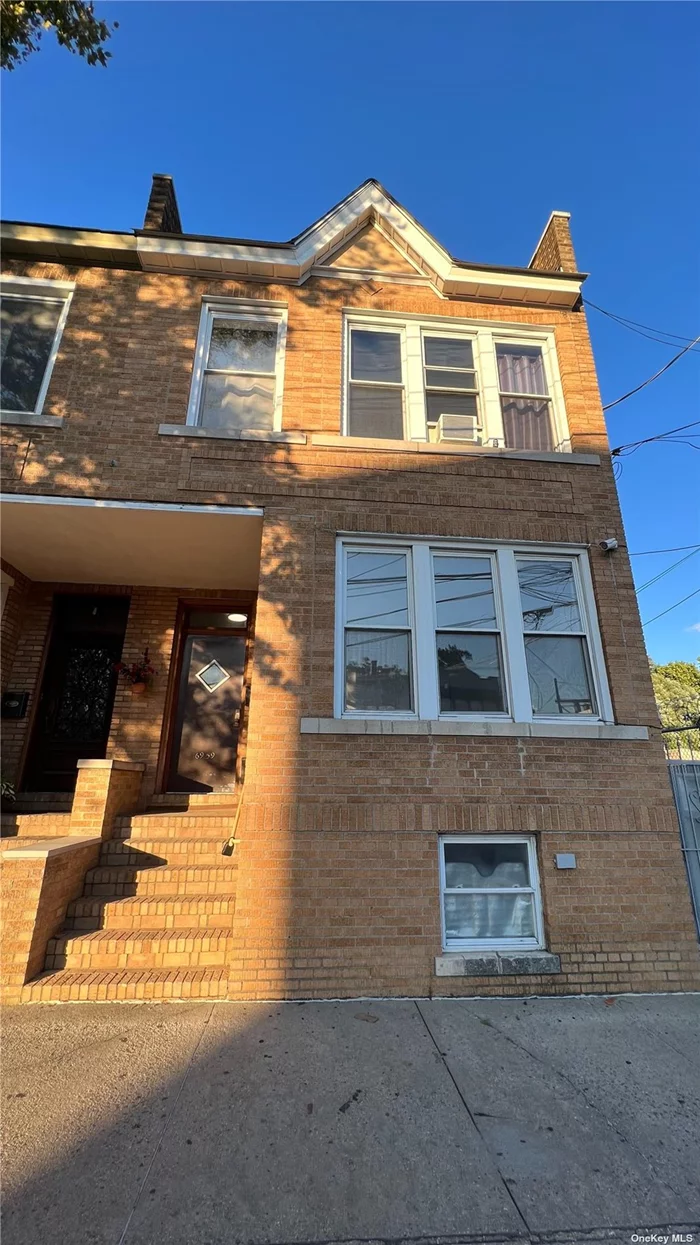 3 BEDROOMS APARTMENT FOR RENT IN RIDGEWOOD! 3 bedrooms/1 bath on 1st floor, 1062 sq ft, semi attached, lots of windows, high ceiling, modern kitchen, hardwood floors. Close to the public transportation: M train. Supermarkets & shops are minutes away