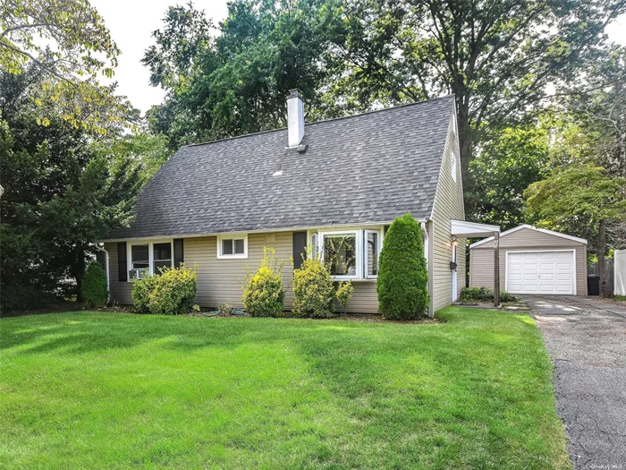 If you are not afraid of a project or you want to start from scratch...take it down and start again, then this could be the property you have been looking for. The property size is 60 x 120. NORTH SHORE SCHOOLS. It will not be on the market long so do not wait.