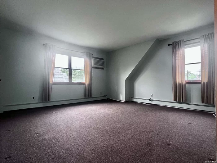 Large two bedroom one full bathroom on the 2nd floor of a 2 family house. Near access to 495 Long Island Expy. Close to park , super market and more. New Carpet wall to wall! No pet no smoking please. Credit check and verifiable income are required.