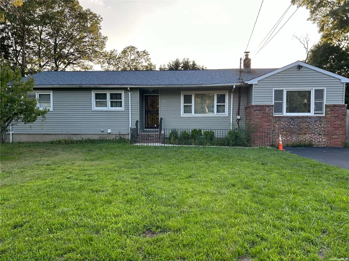 This Charming 3 bedroom two bath with full basement home has many possibilities Nice size backyard for entertaining. Conveniently located near major road ways and transportation.