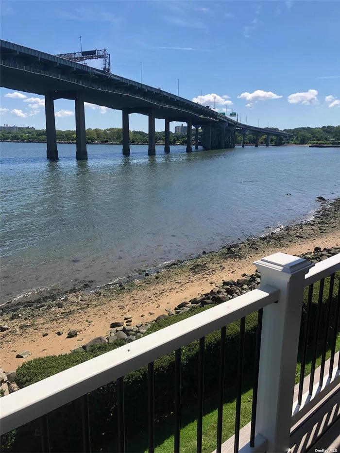 Don&rsquo;t miss out on this beautiful 4 stories townhouse condo with a stunning view of the East River and Throgs Neck Bridge on multiple balconies. This condo has 4 bedrooms, 2.5 bathrooms, central heating and AC, 24hour security guard and maintenance fee of $800.