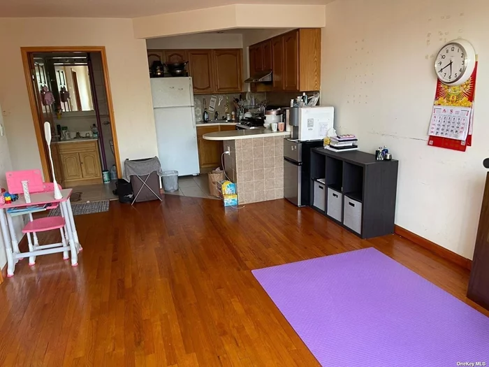 neat and clean apartment walk up 3/F nearLIRR and northern blvd, utilities not included except water