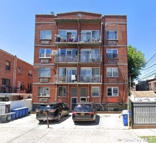 Beautifull well maintained 1 bedroom apartment for rent, located in a very convenient location 2 blocks away from the 7-train station Junction Blvd, shops, restaurants, schools and many more, Tenant is responsible for all utilities.