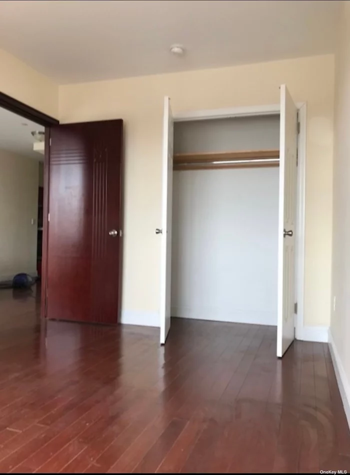 Location location location ! 1 Bedroom 1 Bathroom apt with Balcony near everything. Train Hub (E, F, M, R, 7) and Bus Hub are 4 blocks away. Restaurants and shopping are within a 2 min walk. Unobstructed views from the living room and bedroom. Utilities are not included.