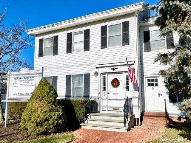 Prime Downtown Location Across From The Southold General, All Shopping, Jitney Stop, Library, Train Station, Etc. Approx. 500 Sqft. Of Office. Ideal For Business Professional, Medical. 2nd Floor Space. Half Bath - In Hallway.