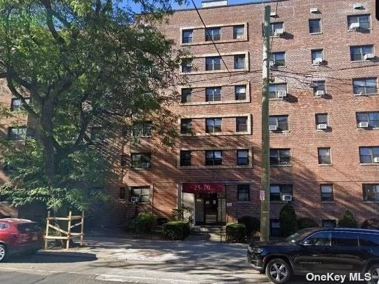 In the heart of Astoria. Prime Location ! Bright 2 bedrooms with brand new appliances. Plenty of kitchen cabinets. Elevator, live in super, pet friendly bldg. Parking and storage units for rent upon availability. Close to all restaurants, transportation and super markets. Close to 30th ave and Broadway stations.