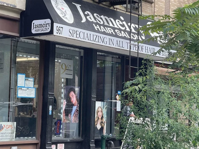Great location and very productive Beauty Salon business for sale located only two blocks from Central Park. Lots of upgrades and offered with all equipment included. Hurry, this will not last.