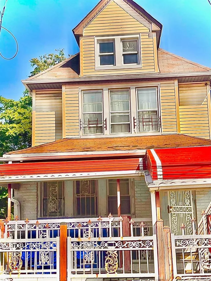 Lovely two family house, private, detached home near all transportation, shopping, close to JFK airport, and house of worship. Private parking can fill up to 3 cars., Additional information: Appearance:Mint, Separate Hotwater Heater:2