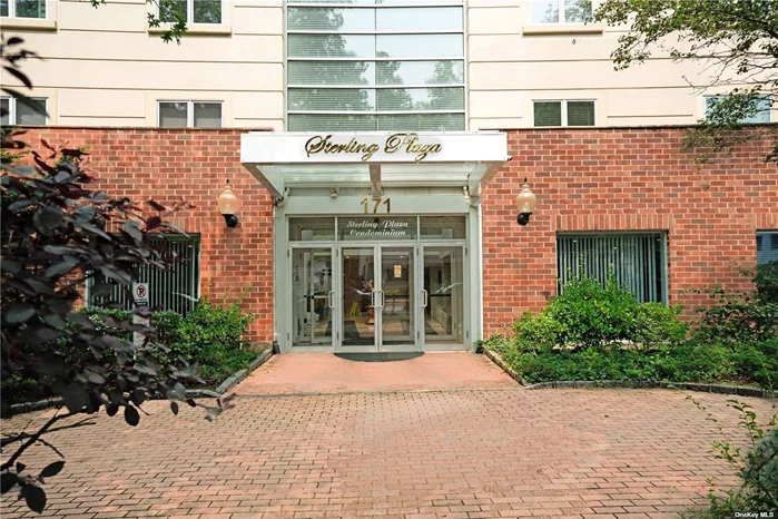 This 24 hour doorman Luxury Living In The Heart Of Great Neck 5 minutes to LIRR and all shops! Appoxt 1300 sq ft 2 Bedroom 2.5 Bath Condo With onsite Gym and Community Room! Eat-In-Kitchen With custom made Cabinetry And Stainless Steel Appliance with Marble countertop. Cherry Hardwood Floors Throughout as seen, Marble Baths W/Jacuzzi Tub and Sep Stall Shower In Master suite, Washer/Dryer In Apartment, CAC, Alarm, Dedicated Garage Parking. Great Neck South Schools.