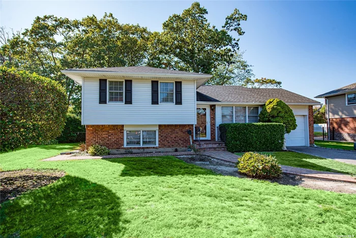 Welcome to your new home in picturesque Country Village . This spacious split-level offers both comfort and style with beautiful oak floors throughout. The oversized kitchen is the heart of the home, featuring an open-concept design that seamlessly connects the kitchen and dining areas. The dining-sitting area is a standout feature with its fabulous window-lined and skylit expansion. Enjoy the spacious den with gaming area. Treed lined quarter acre property features Trex decking, overlooking lawn.