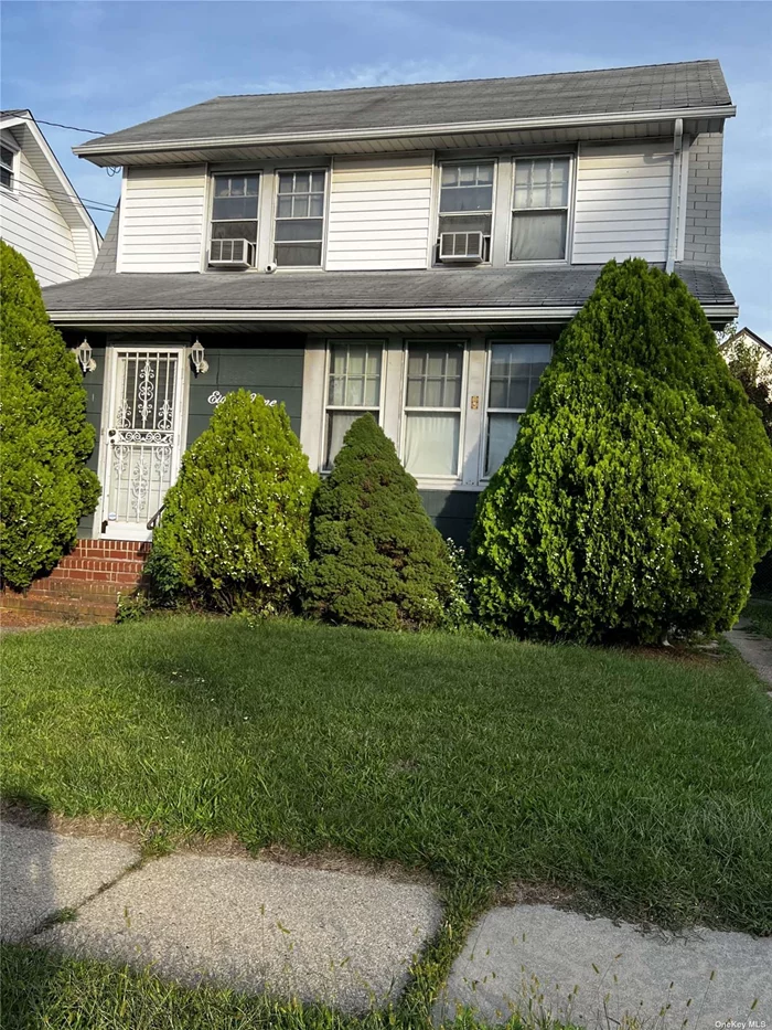 ***SHORT SALE*** 3 BEDROOM COLONIAL WITH GREAT POTENTIAL!! NEEDS A LOT OF WORK BUT DEFINITELY GREAT OPPORTUNITY!!! CASH ONLY!!