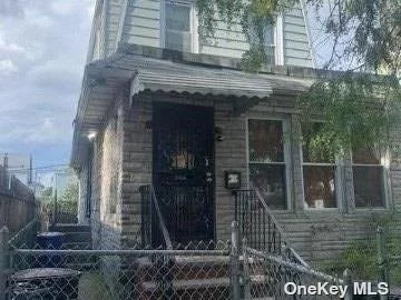 ONE FAMILY 3 BEDROOM HOUSE IN NEED OF A FULL RENOVATION. FULLY OCCUPIED.