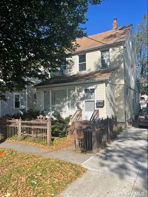 WELCOME TO 164-33 77TH AVE. FULLY RENOVATED 6 BEDROOMS 2.5 BATH INVESTMENT PROPERTY FOR SALE. ZONED R3-2, HOME CURRENTLY RENTED FOR $5600 WITH PAYING TENANTS. CENTRALLY LOCATED CLOSE TO ST. JOHNS UNIVERSITY, SHOPPING , PUBLIC TRANSPORTATION & HOUSE OF WORSHIPS.