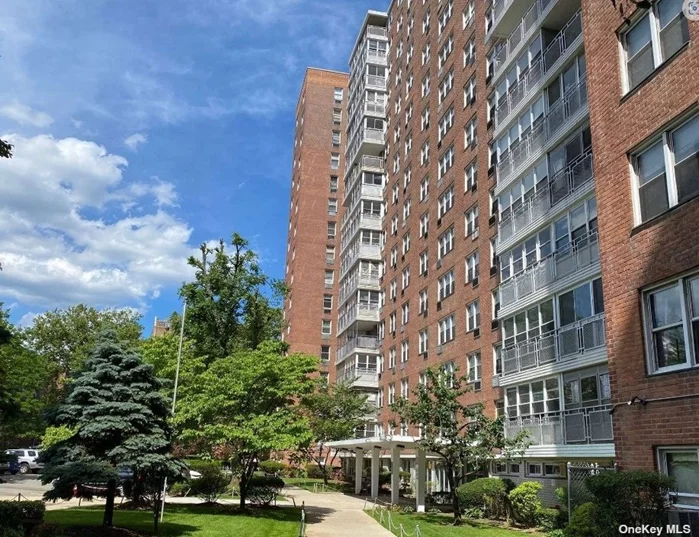 Spacious Jr4 unit with big Balcony, great layout with lots of closet space and beautiful View, Downtown Flushing 5 Blocks from 7 Train Main st and LIRR, Near Supermarket, restaurant, Everything convenience. Very desirable private owner occupied, financial stable HIGH RISE CO-OP BUILDING in the Heart of Flushing. Do not miss