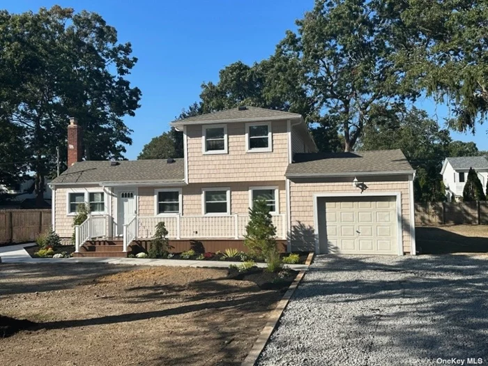 THIS LOVELY COLONIAL HAS 4 BEDROOMS AND 2 FULL BATHROOMS. THIS BEAUTIFUL UPDATED KITCHEN HAS SS APPLIANCES AND FORMAL DINING ROOM. GREAT SIZE FAMILY ROOM WITH FIREPLACE. BEAUTFUL FLOORS THROUGHOUT.  LARGE PROPERTY. MUST SEE. MOVE IN READY