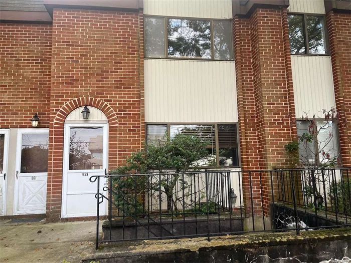 Move Right In 1 Bedroom with Finished Basement, Washer/Dryer, CAC, Underground Parking $95/Mo. Private Entrance, Hardwood Floors, Recessed Lighting, Freshly Painted, Great Yard, Stainless Steel Appliances. Close to the Railroad, Shopping, Restaurant, Park & Houses of Worship..