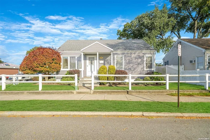 Welcome to a Beautiful white picket fenced home, on a large corner lot. Plenty of room to move in, with 3 large bedrooms upstairs, 2 Full Bathrooms and a full basement for Mom. (OSE) This charming ranch has unlimited potential. Boasting Hardwood floors, Vaulted ceilings and skylight in the kitchen, this is a must see! Close to shopping, Transit and Parkways., Additional information: Appearance:great, Interior Features:Lr/Dr