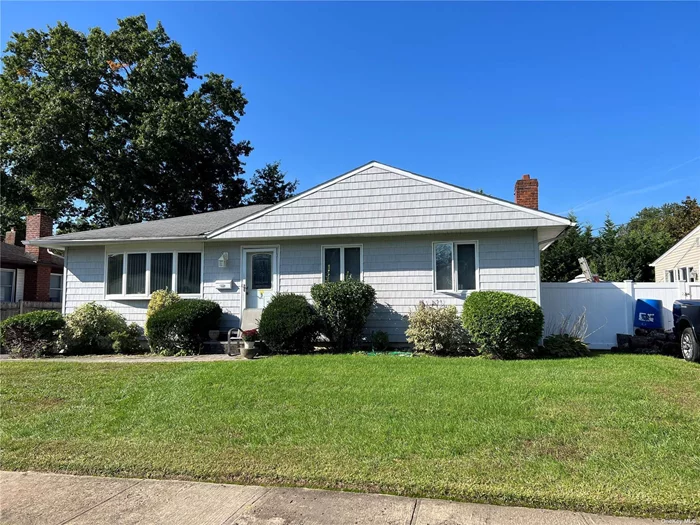 East Norwich Expanded Ranch with full finished Basement, Oil Heat, Gas Cooking, Central Air. This Ranch offers 3 bedrooms, Living Room Dining Room, Kitchen, Den, full Bath.