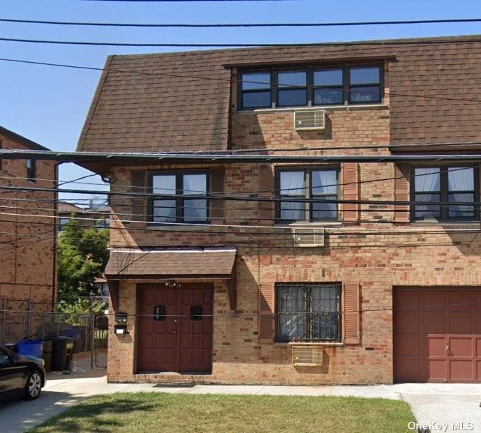 Newly renovated 1, 200-square-foot three-bedroom, two-bathroom, two-living room, brand-new washer and dryer, brand-new split heating and cooling air conditioner, electricity is used for air conditioning and heating, and there is a parking for $150/m, Francis Lewis High School District