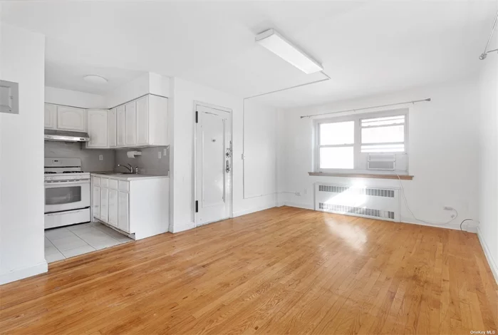 Welcome to this beautiful sun drenched 1 bed/1 bath Coop apartment at the Gardens at Forest Hills. This spacious apartment is close to transportation, parks and forest-hills high school.