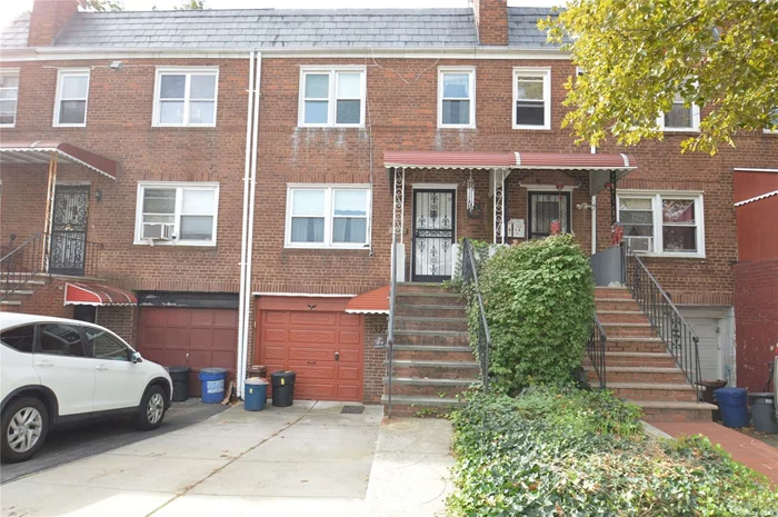 All Brick 2 family house in Flushing, each unit has two bedrooms and one bathroom. Basement has separate entrance to a large backyard. One car garage. Close to LIE, Kissena Park, restaurants, Bus. Near Queens College. Convenient location.