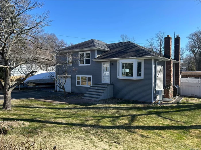 3bedroom 3 bath lovely split level home on 74 x 100 property.  Recently renovated with cathedral ceilings in living / Dining area , New kitchen, New flooring, New baths.  Wonderful Family room w Fireplace ! Close to Ransom & Stehli beaches.