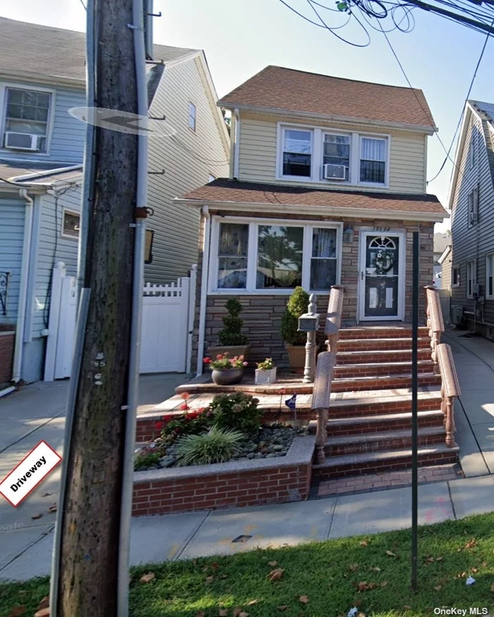Legal two family home, located in the heart of Flushing. public transportation, shopping areas, laundry, hospital. A block away from Kissena Park and the Long Island Express way. What makes this home spacious is the unique legal extension on the first floor, the legal full finished basement.